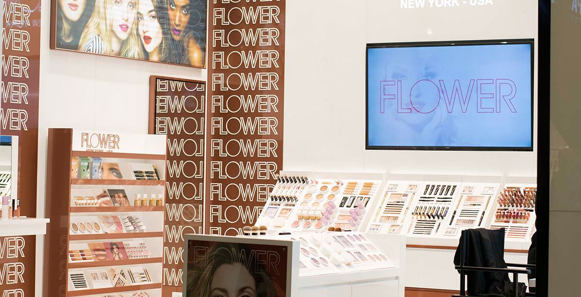 افتتاح أول متجر مستقل لماركة مكياج درو باريمور Flower Beauty في العالم
