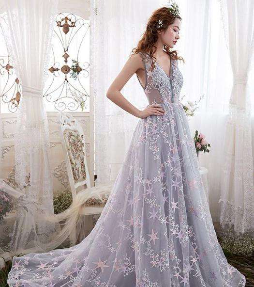 فستان التطريزات