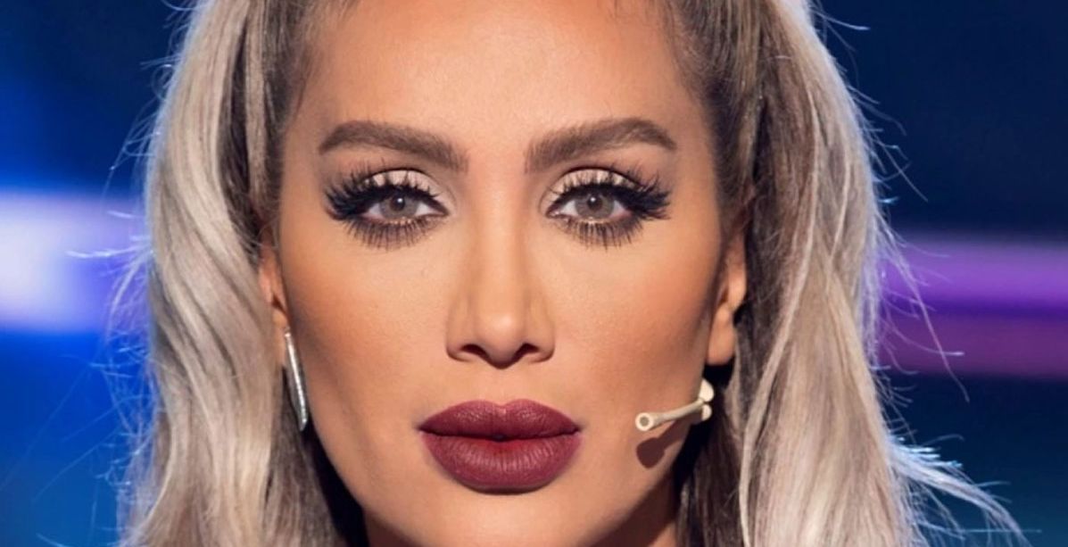 هكذا تستيقظ مايا دياب: صورة صادمة تفضح حقيقة عينيها الصغيرتين وحواجبها الخفيفة!