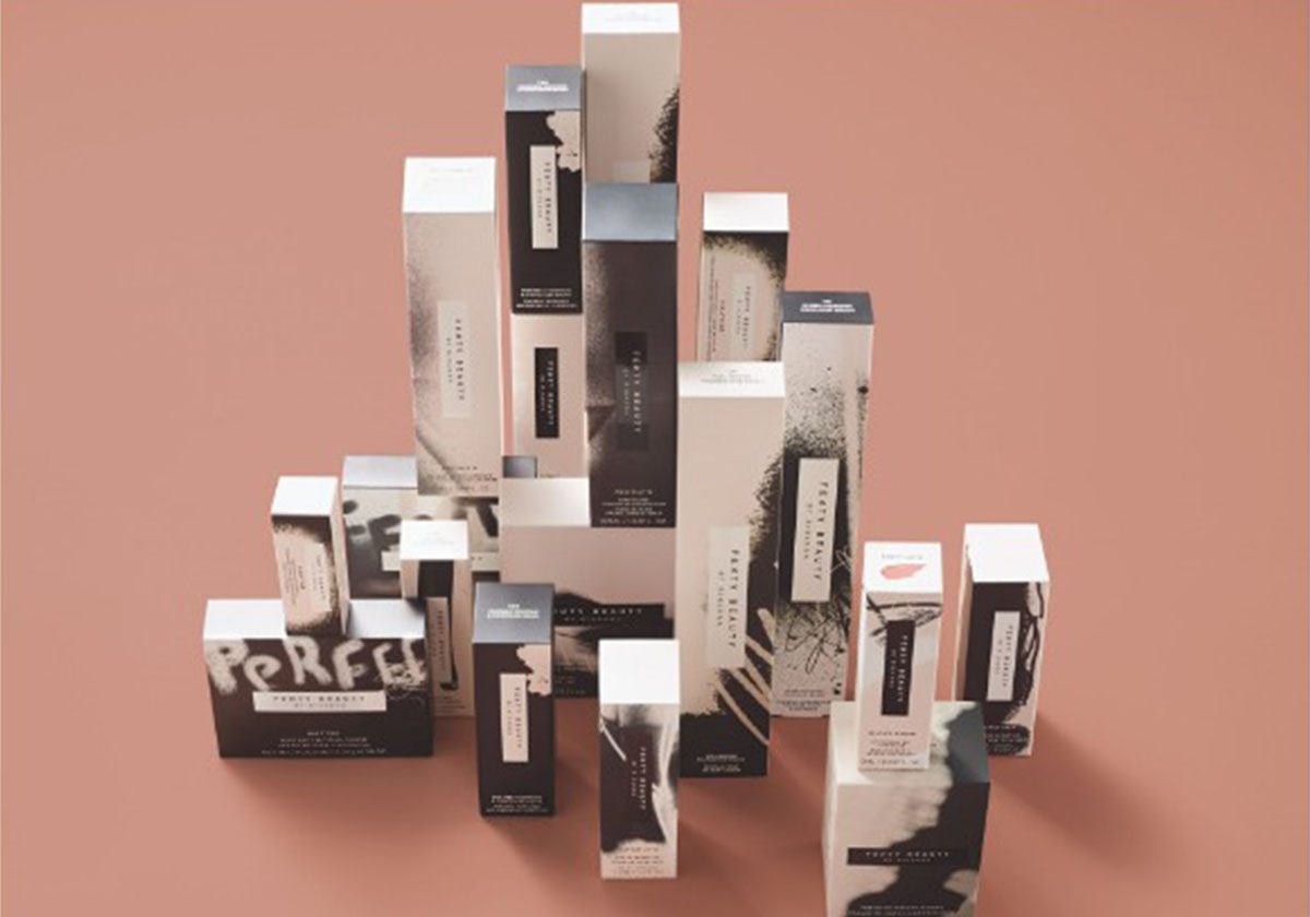 إطلاق ريهانا Fenty Beauty، علامة مستحضرات الماكياج عالمية في سبعة عشر بلداً.