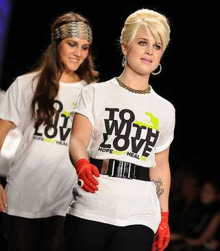Fashion-for-relief-NYC-17-2-2010-2