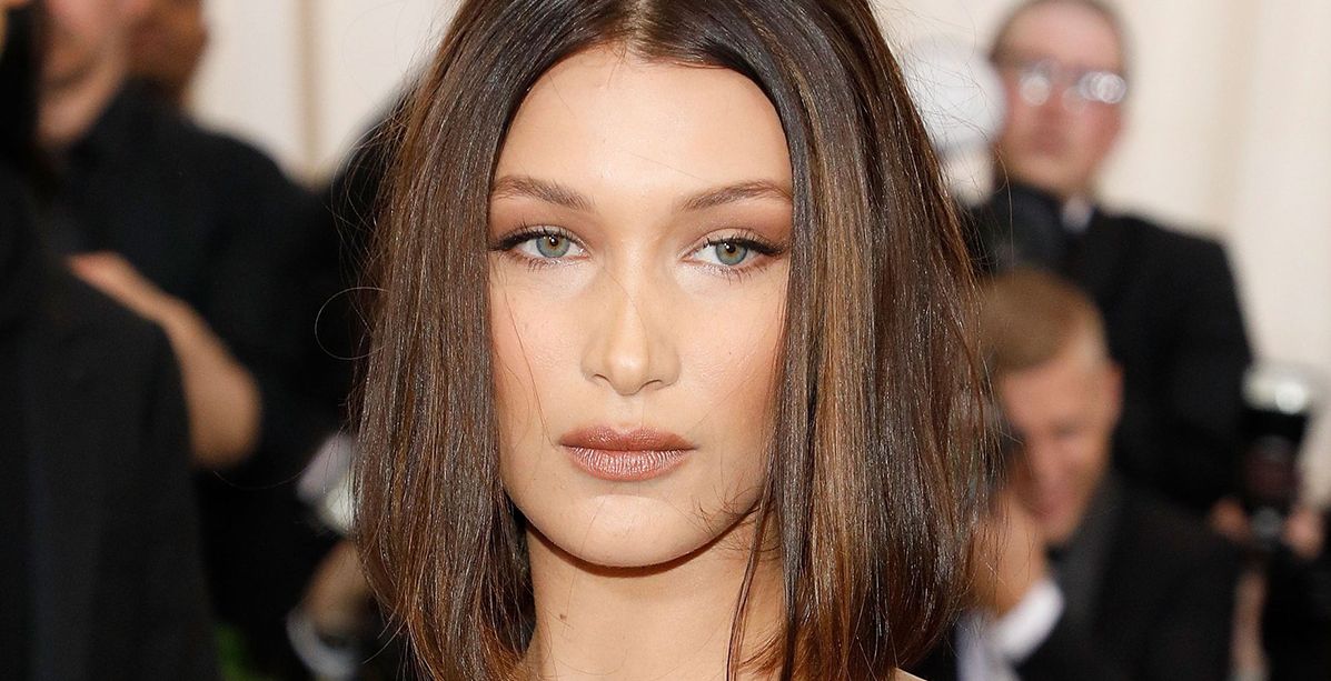 خبير تجميل بيلا حديد يكشف عن خدعة مكياج تظهر النجمات أصغر بأكثر من 10 سنوات