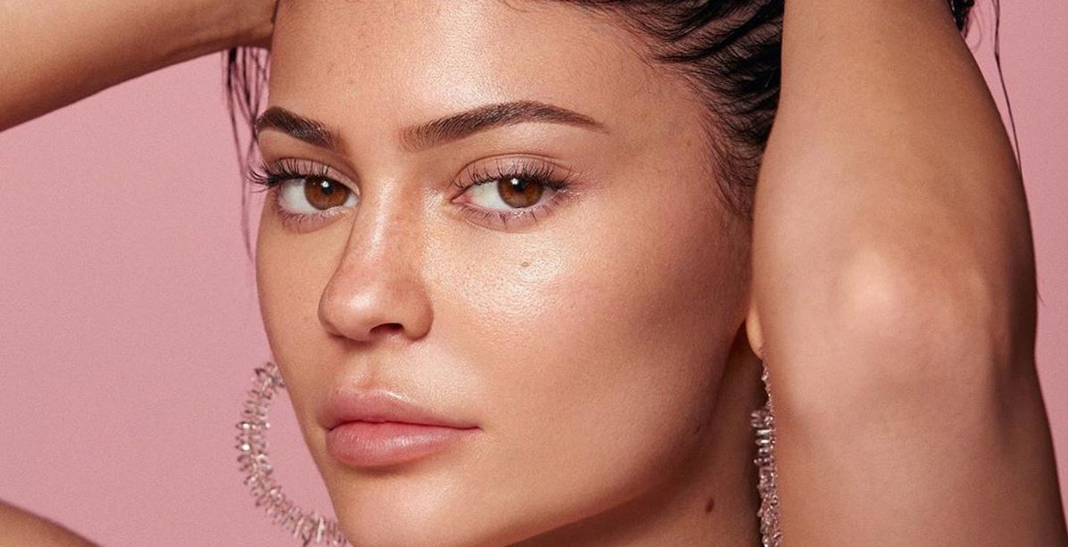 هجوم كبير وتحذيرات على مستحضرات وجه كايلي جينر