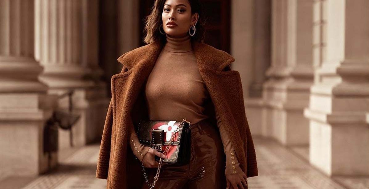 ملابس واكسسوارات ضرورية في خزانة كل مواكبة للموضة هذا الشتاء