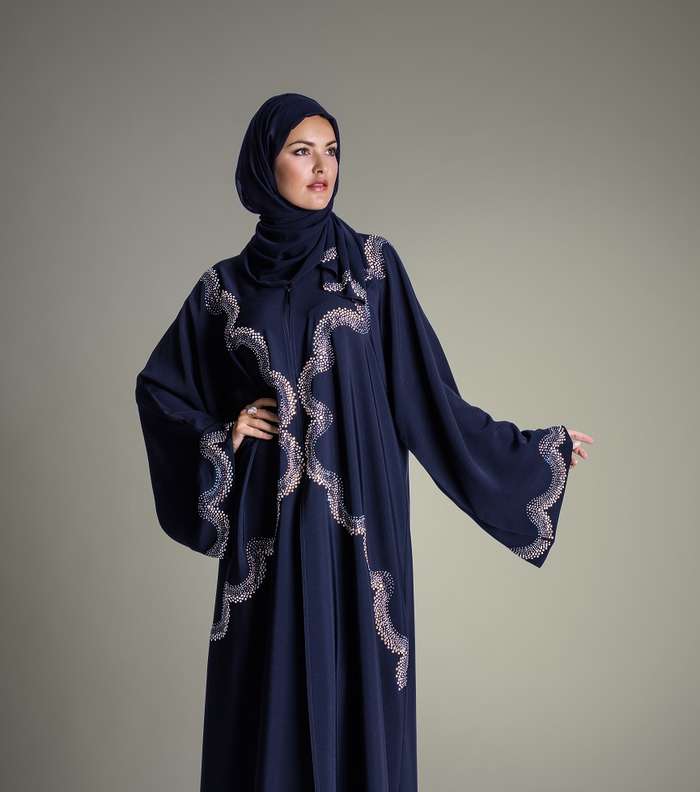 عبايات مطرزة بالشك من حناين وسواروفسكي لشهر رمضان المبارك