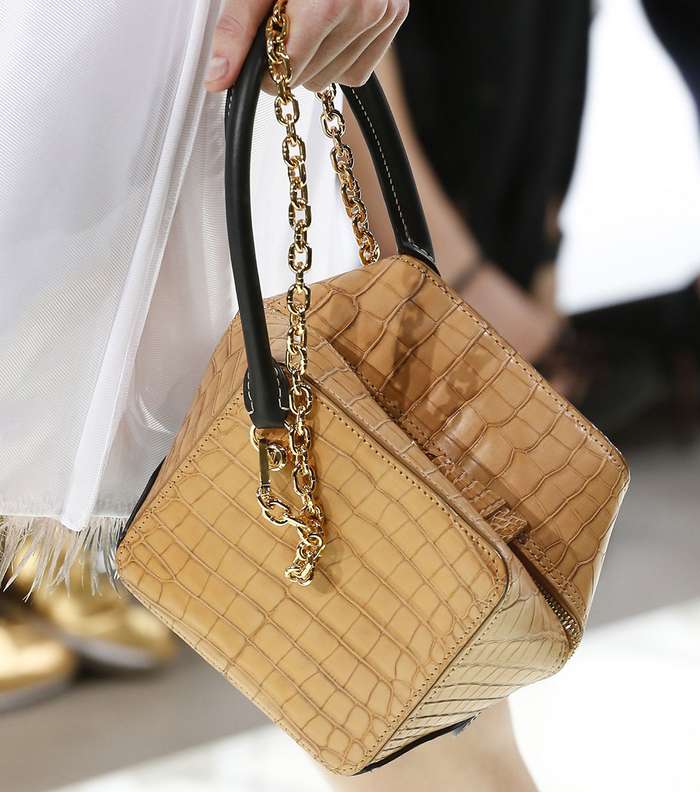 حقيبة لويس فويتون باسلوب جديد على شكل الدلو لصيف 2018