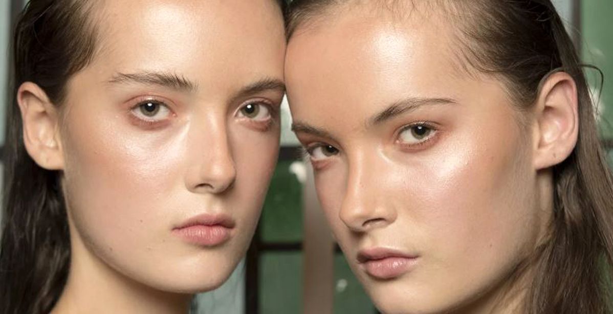 استفيدي هذا الصيف من أحمر شفاهك اللامع لماكياج عصري ومكتمل