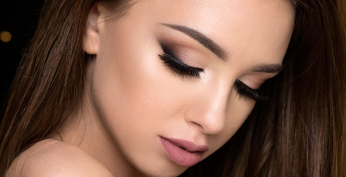 شابة موهوبة أخفت عيونها الجاحظة بالماكياج... اليك الخطوات