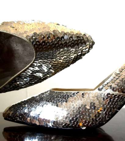 حذاء رسمي لزفافك مرصّع بالباييت الفضي