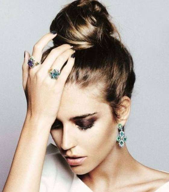 الكعكة العالية الملفوفة بالدبابيس