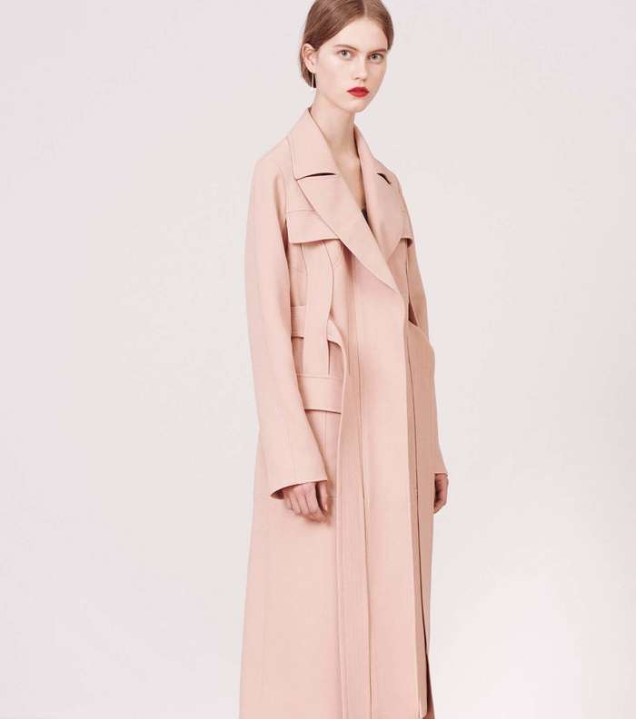 موضة المعطف بالقصة المستقيمة مع حزام الكيمونو من Jason wu من مجموعة Pre Fall 2016