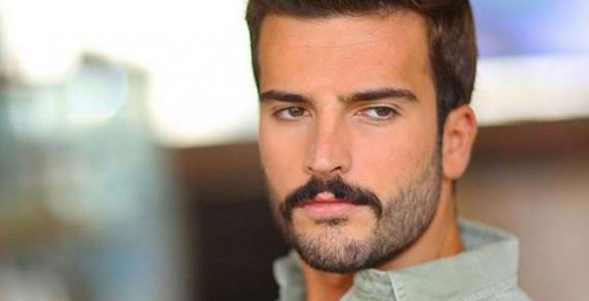 عارض الأزياء السعودي مهنّد الحمدي: وسامة تحقق إنجازا عالميا