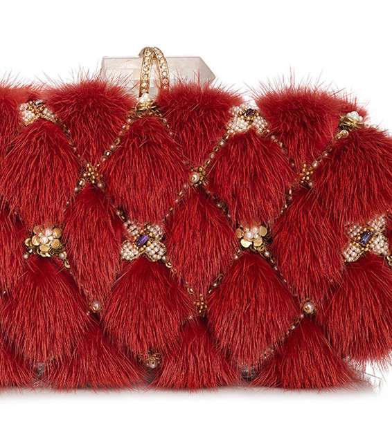 لاطلالة مناسبة للاعياد، اختاري كلاتش ماركيزا Lily Box