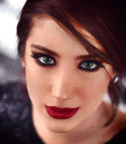 هازال كايا ومكياج جريء في مسلسل 