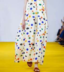 الفستان الماكسي المنقط بموضة الـ Polka Dots من اميليا ويكستيد لصيف 2017