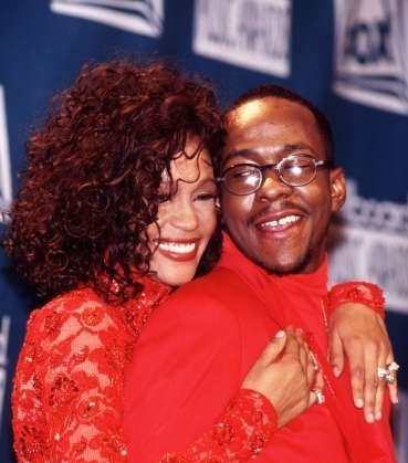 صور: والدة ويتني هيوستن تفضح خبايا حياة النجمة الراحلة في كتاب