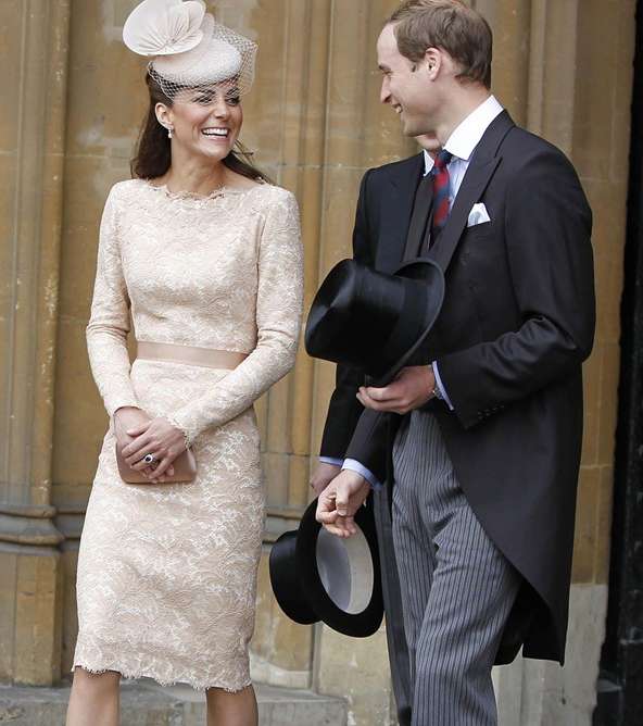 كيت ميدلتون تتألق بفستان أبيض من الدانتيل من ألكسندر ماكوين