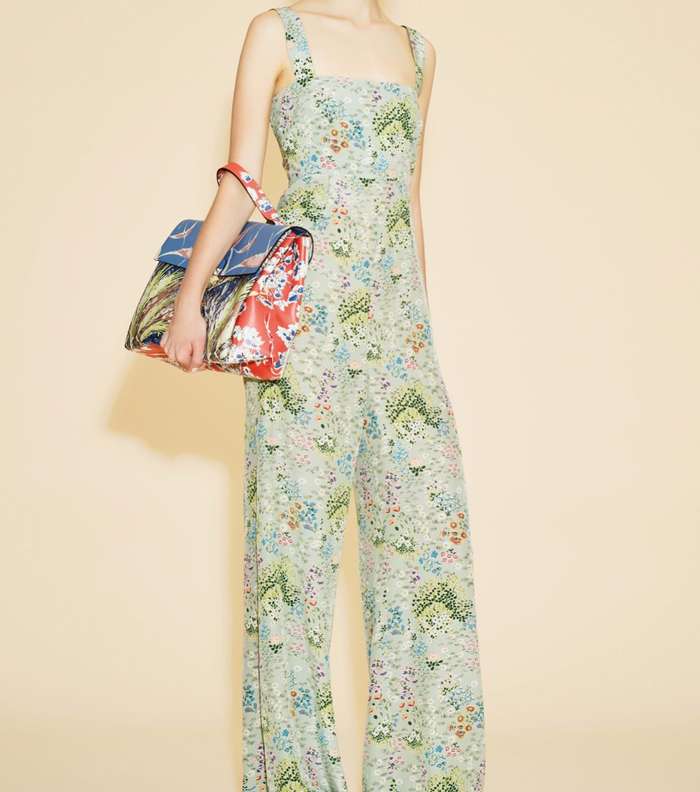 الـ Jumpsuit المطبع بالقصة الواسعة من مجموعة فالينتينو Resort 2016