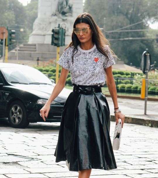 ارتدي هذا الصيف الـ T Shirt برسمة القلب من Comme des garcons play فهي من صيحات صيف 2017