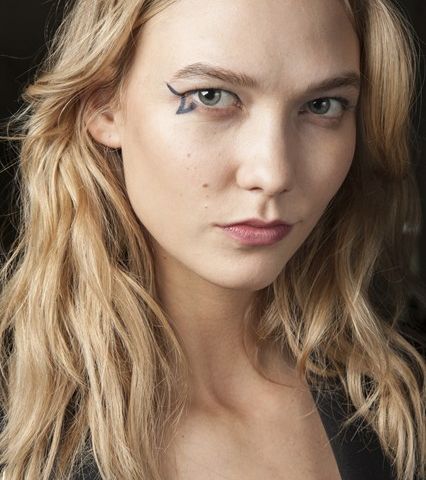 الرسومات على زاوية عيون Anthony Vaccarello