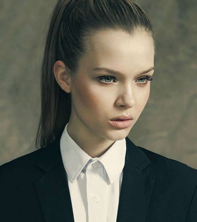 أجمل 5 تسريحات شعر للمدرسة ناعمة