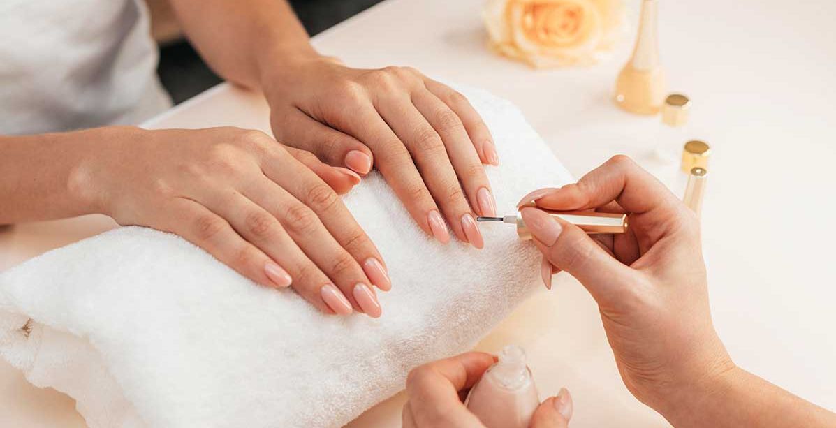 مكون لتقوية الاظافر تستخدمه الانفلونسرز