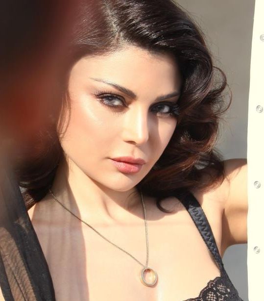 الماكياج الناعم رافق هيفا وهبي في إحدى الإعلانات