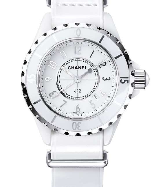 ساعة J12 باللون الابيض من CHANEL في معرض بازل 2016