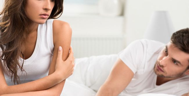 طرق لتفادي المشاكل مع عريسك في شهر العسل