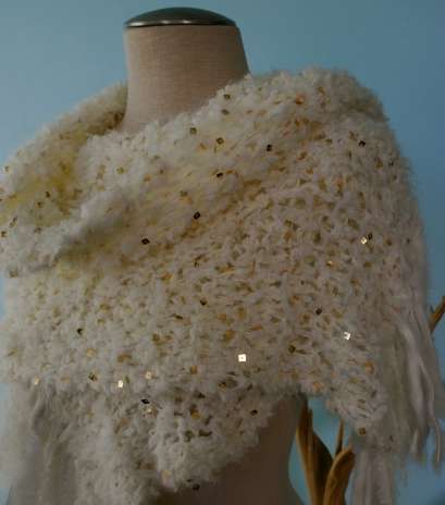 وشاح لثوب زفافك مطرّز بالباييت الذهبي