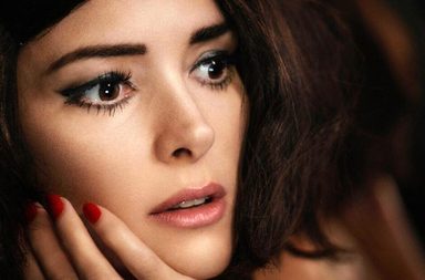 وينونا رايدر الوجه الاعلامي لمارك جاكوبس بيوتي