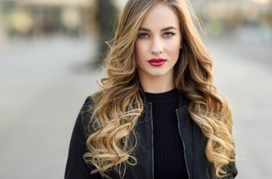 تسريحات شعر طويل ويفي