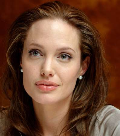 أنجيلينا جولي بأسوأ 5 تسريحات شعر