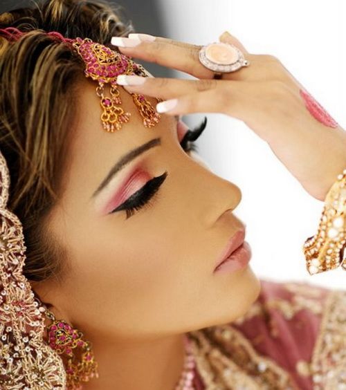 إعتمدي أجمل الألوان في مكياجك