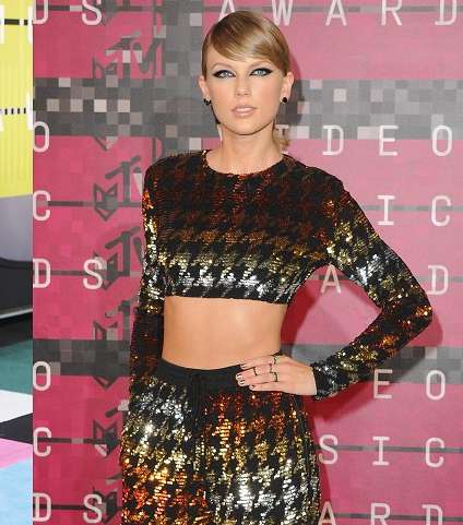 صور إطلالة تايلور سويفت في Mtv VMA 2015