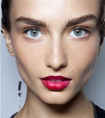 Jason Wu رسا اختياره على الكرزي 