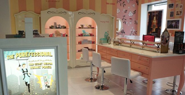 إعتني بحاجبيك في Benefit Brow Bar