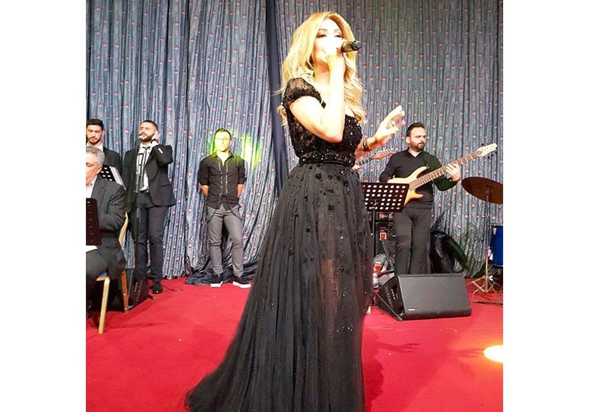 اطلالات الفنانات ليلة رأس السنة.. فمن الاكثر أناقةً؟