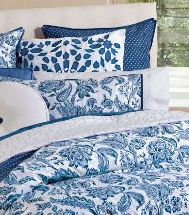 غطاء باللون الأزرق والأبيض مثالي للاسترخاء