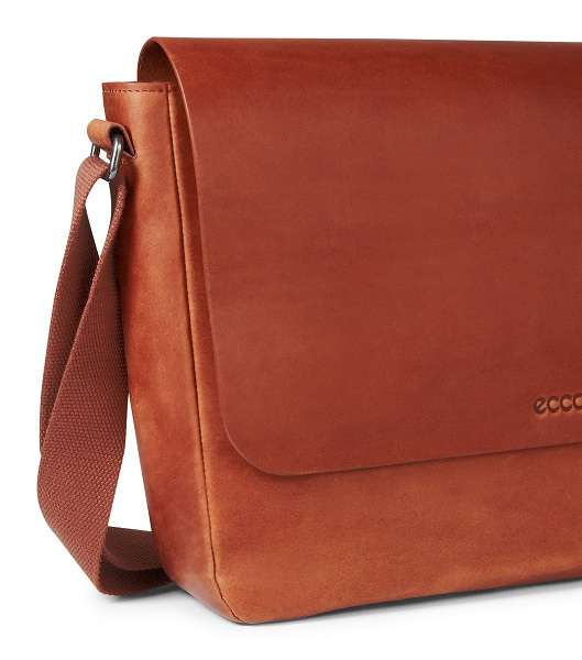 لإطلالة مميّزة إختاري حقيبة Ecco