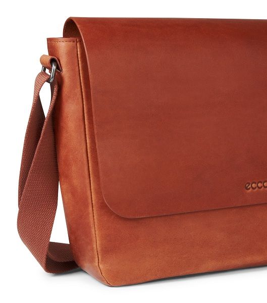 لإطلالة مميّزة إختاري حقيبة Ecco