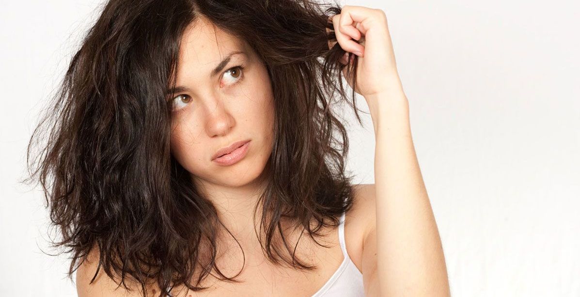 4 عادات خطيرة تؤذي الشعر وأنت لا تعلمين!