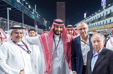 بالفيديو، لحظة وصول الأمير محمد بن سلمان إلى حلبة سباق "فورمولا 1" في جدة