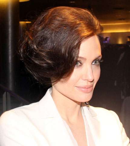 انجيلينا جولي بالرفعة النافشة