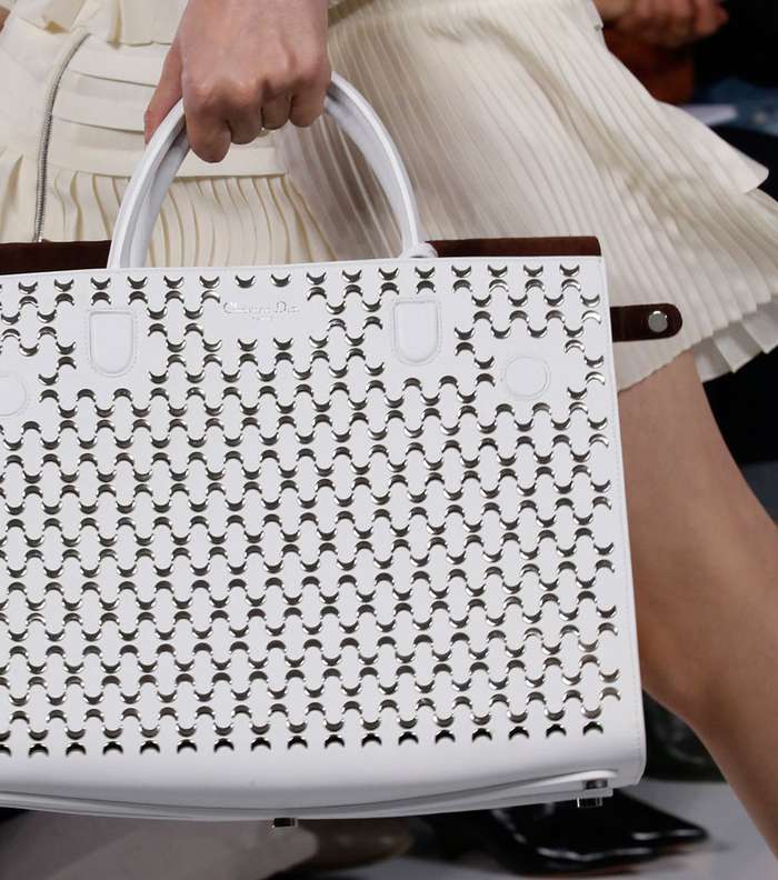 من مجموعة ديور لصيف 2016 اكتشفنا موديل الحقيبة الجديدة باسلوب الـ Tote