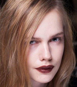 Phillip Lim وعشق أحمر الشفاه العنّابي!
