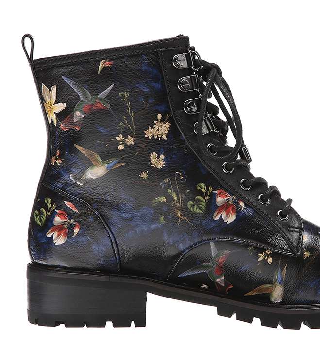 اختاري حذاء Alice + Olivia المطبع بالازهار وبالشرائط