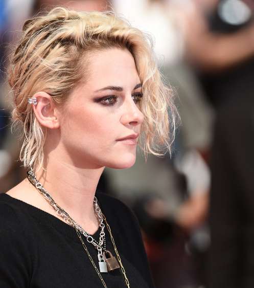 كريستين ستيوارت بمجوهرات من CHANEL في مهرجان كان 2016