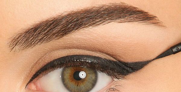 طريقة رسم أيلاينر