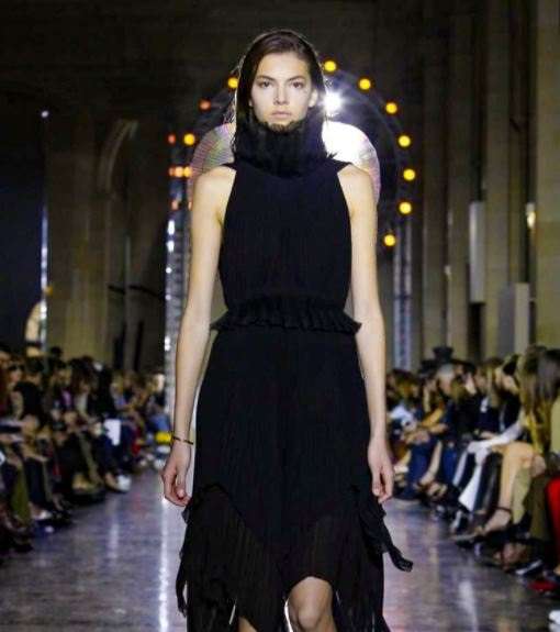فستان بالياقة العالية من علامة جيفنشي Givenchy لصيف 2018